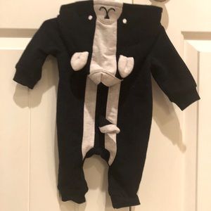 Newborn Skunk 🦨 Onsie